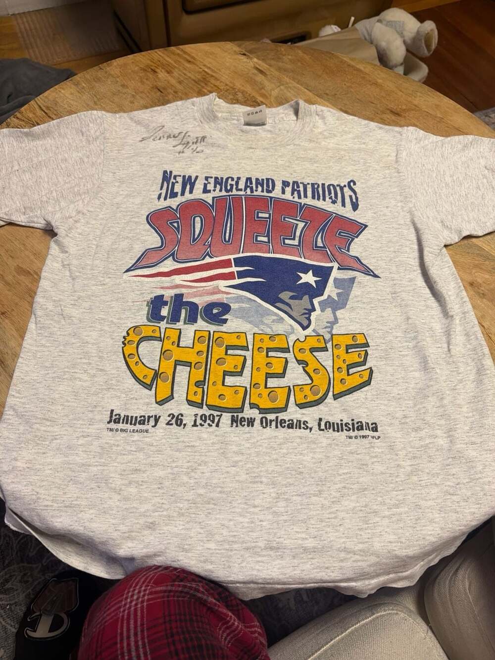 Vintage 1997 New England Patriots Super Bowl XXXI 'Squeeze the Cheese' T-Shirt S